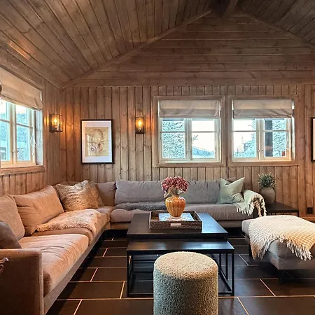 Stylish Near Resort, 200 M To Slopes & Lift Semesterbostad