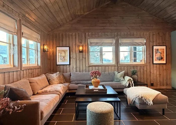 Stylish Near Resort, 200 M To Slopes & Lift Semesterbostad