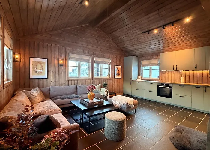 Stylish Near Resort, 200 M To Slopes & Lift Semesterbostad