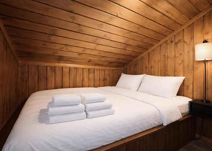 Stylish Near Resort, 200 M To Slopes & Lift Semesterbostad